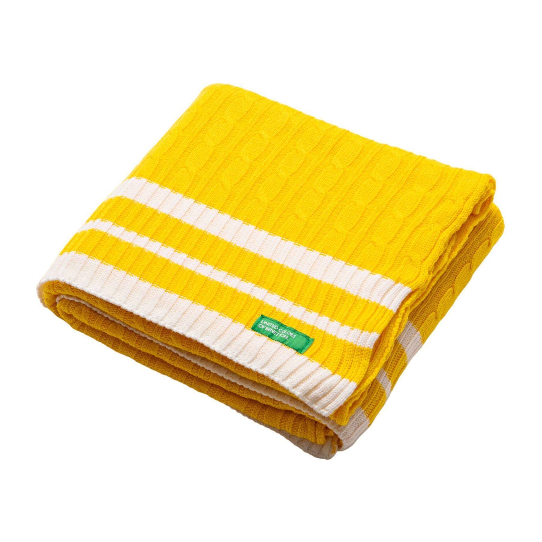 Kit de cesta de picnic para 4 personas + manta 140x190cm en algodón de punto amarillo.