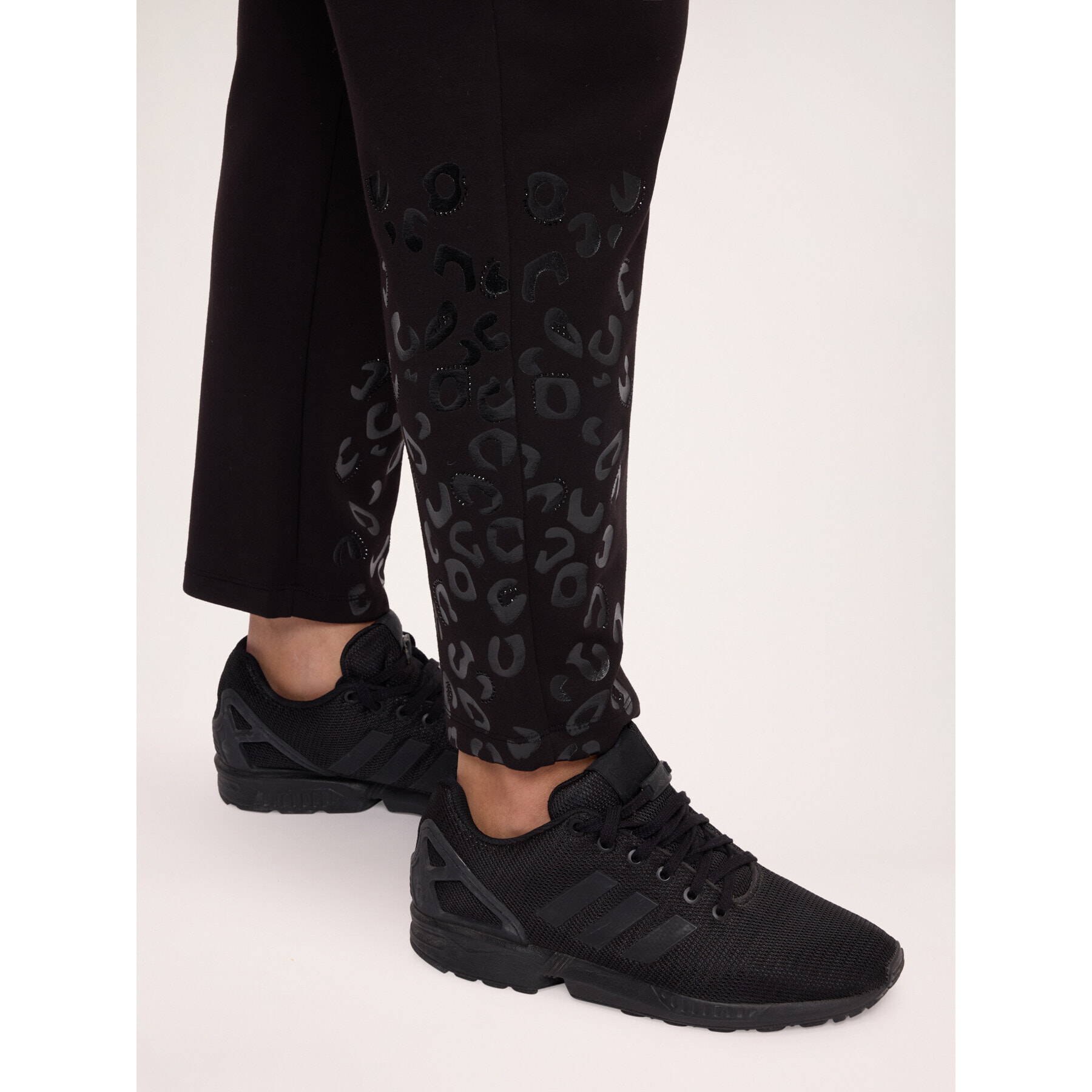 Fiorella Rubino - Jogger con stampa macula in rilievo - Nero