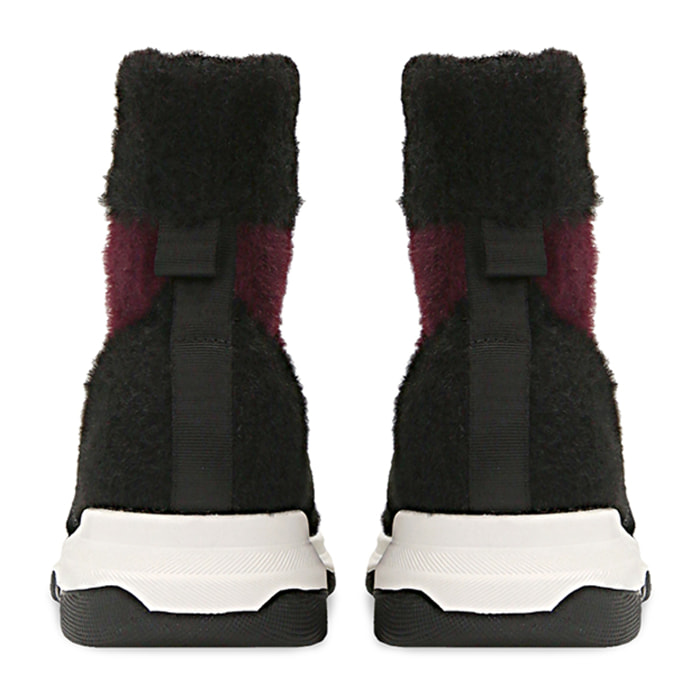 Sneakers nero-rosse sock boots con suola in gomma bianca