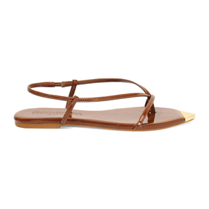 Sandalias planas marrones elegantes