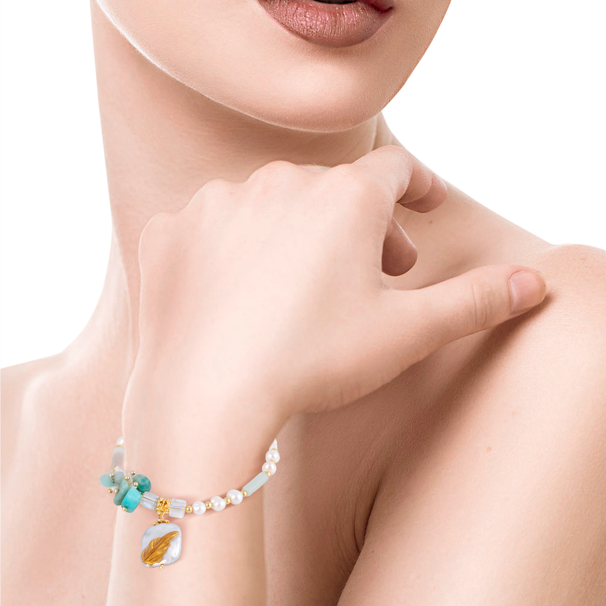 Set de pulsera y collar a juego con colgante cuadrado pintado, piedra aguamarina, conchas, lapislázuli y perlas naturales.