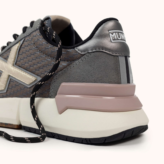 MUNICH VERSUS WMN 111