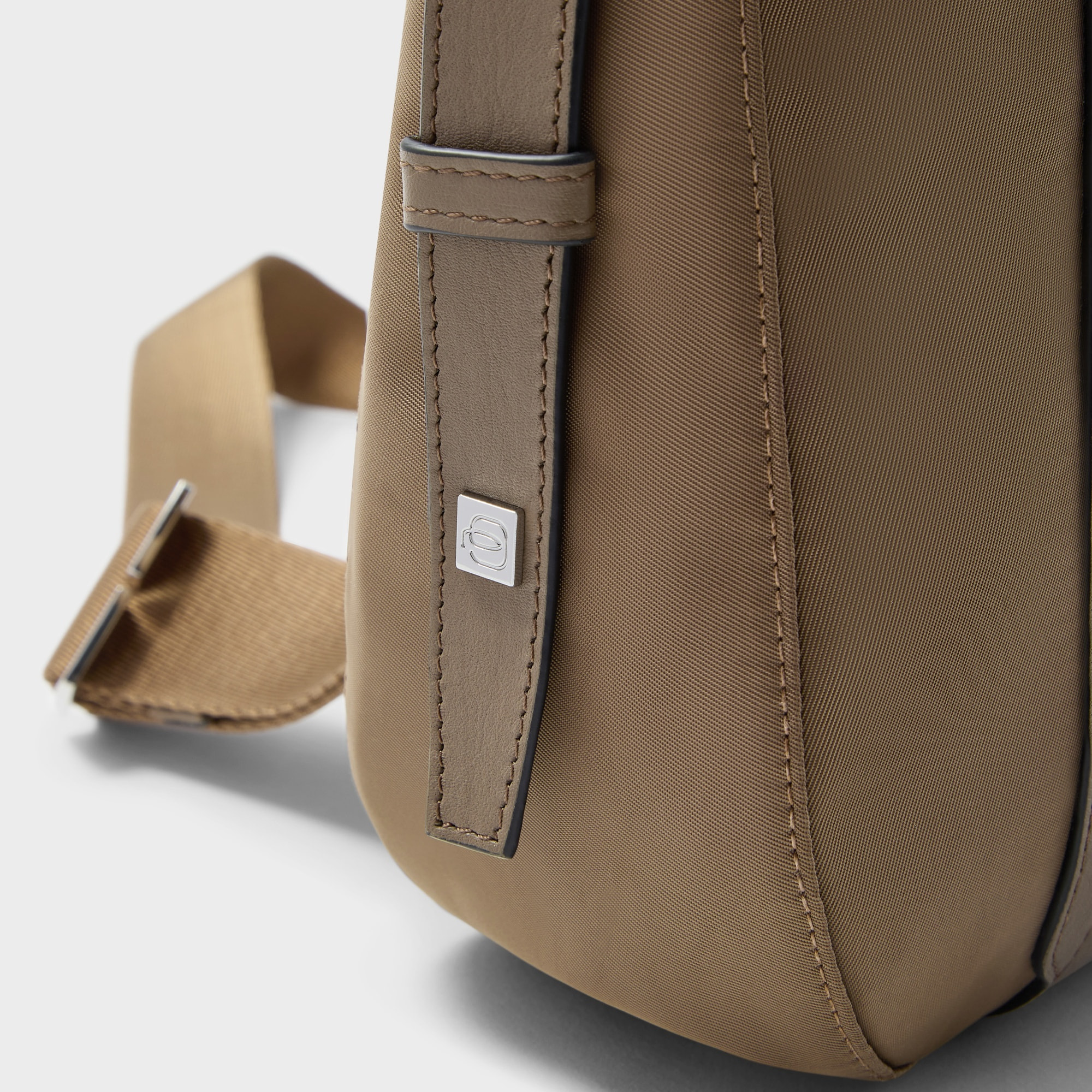 Piquadro Borsa tracolla donna in tessuto riciclato