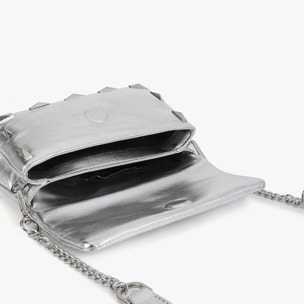 Piccola borsa a tracolla metallica con borchie rettangolari