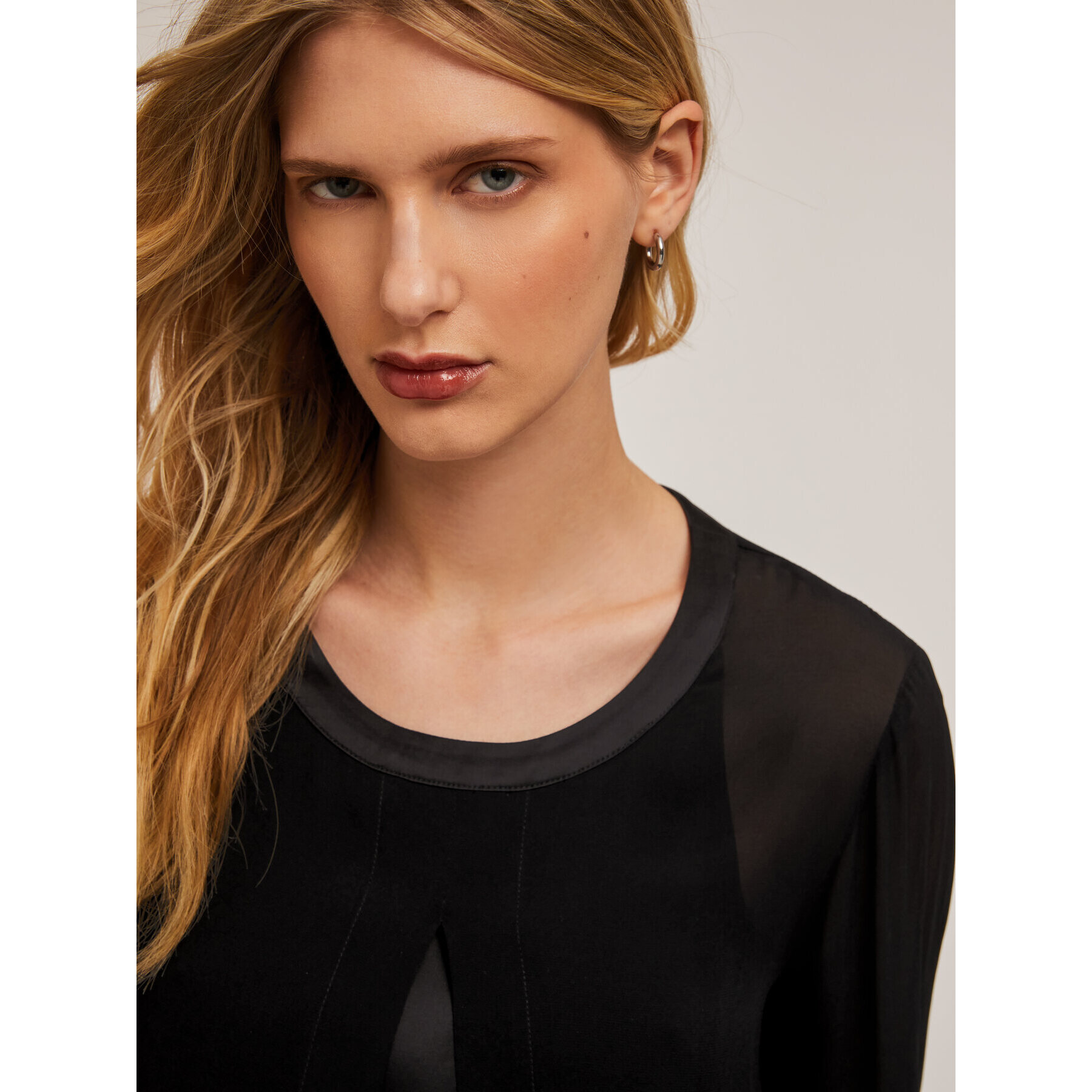 Motivi - Blusa fluida bimateria - Negro