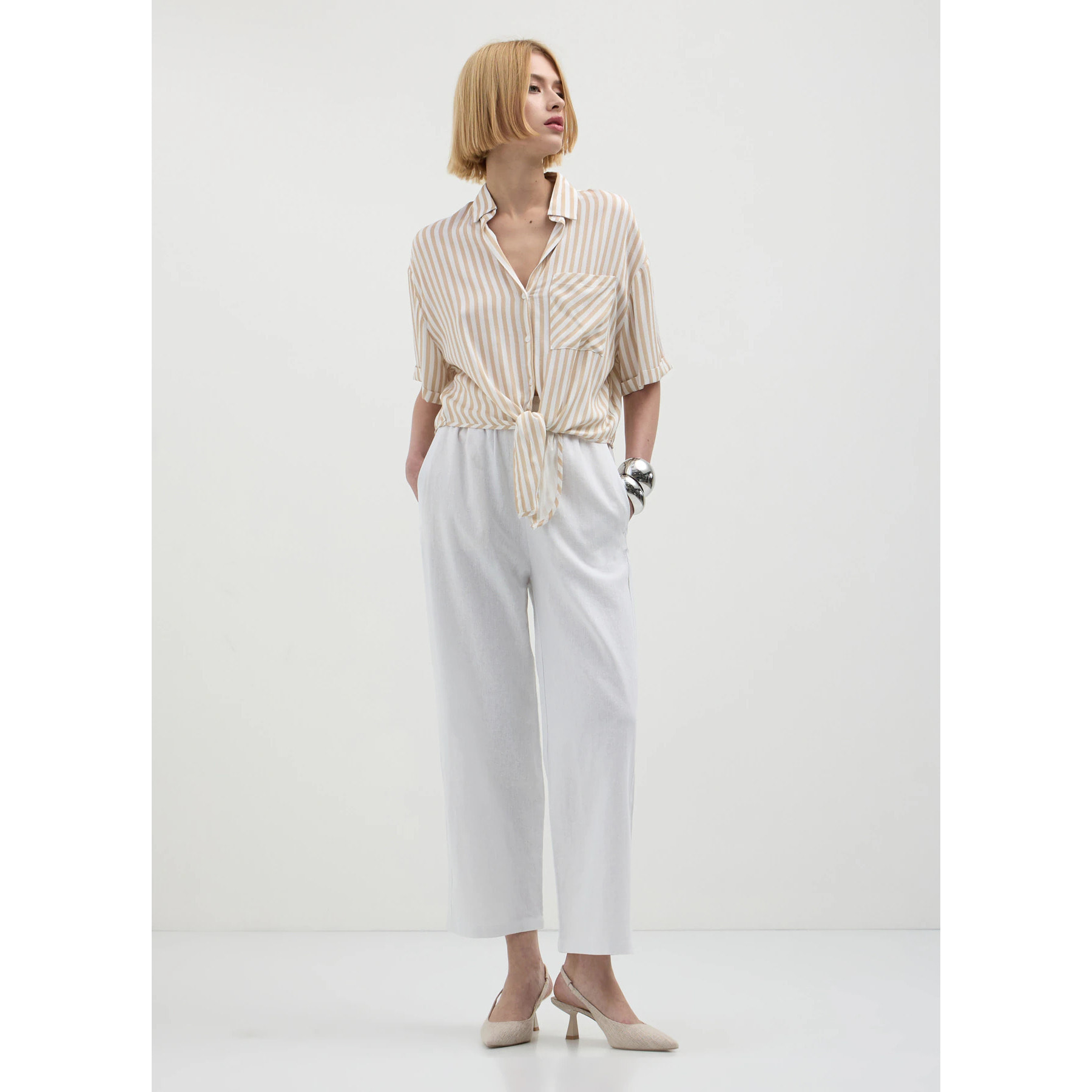 Camicia a righe con nodo