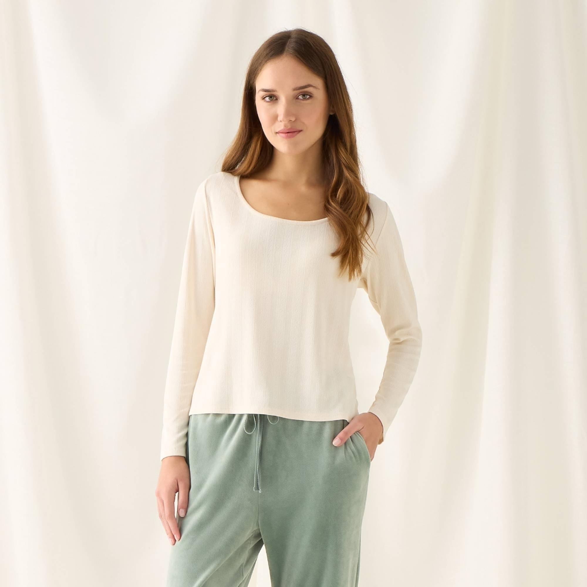 Camiseta de punto canalé Nuni color marfil crudo Poliéster