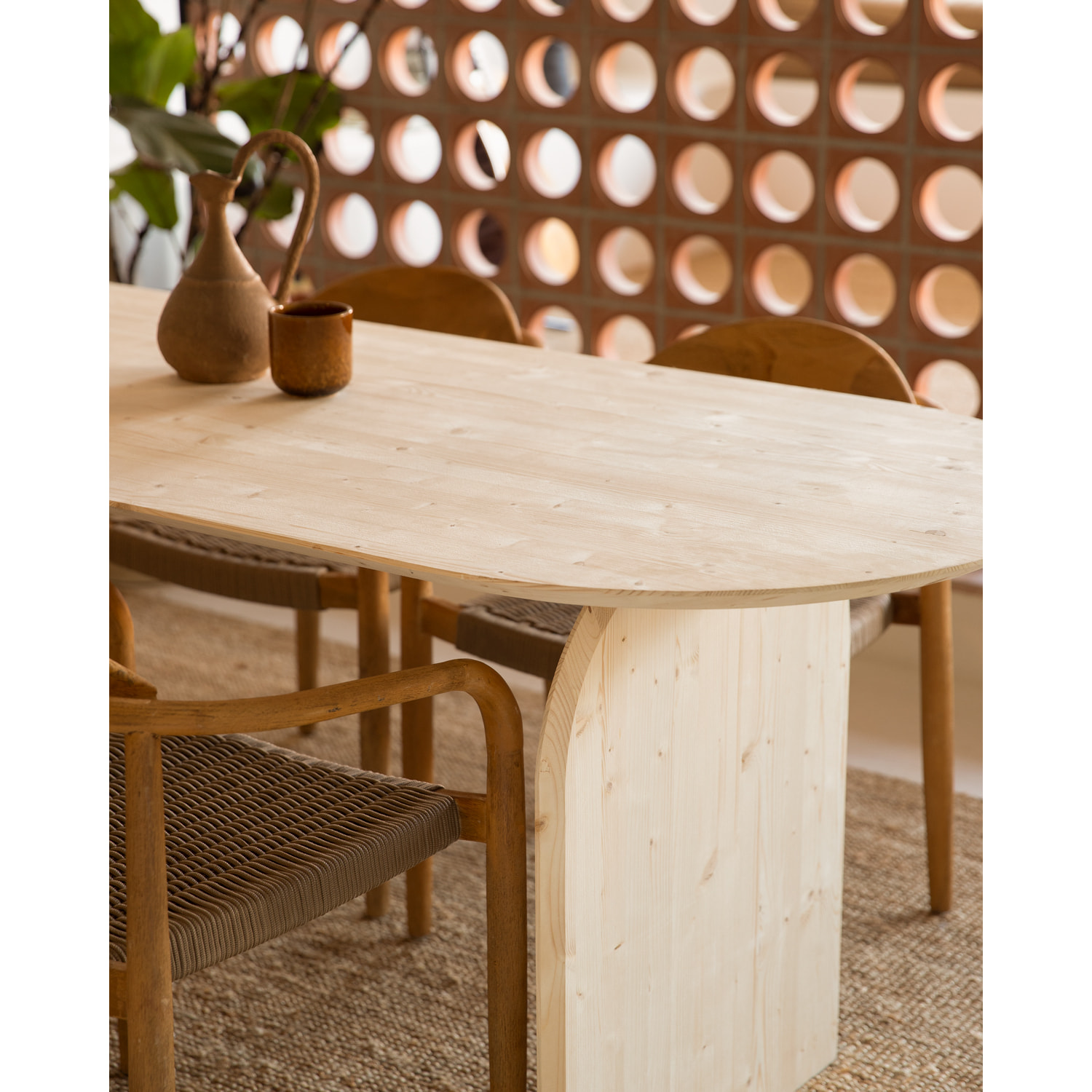 Table à manger ovale en bois massif ton naturel en différentes tailles
