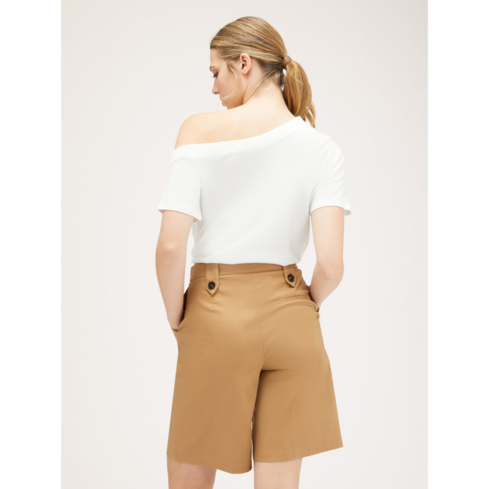 Motivi - T-shirt con scollo asimmetrico e scritta - Bianco