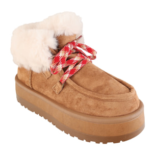 Stivaletti in simil camoscio imbottiti con stringhe e pellicciotto