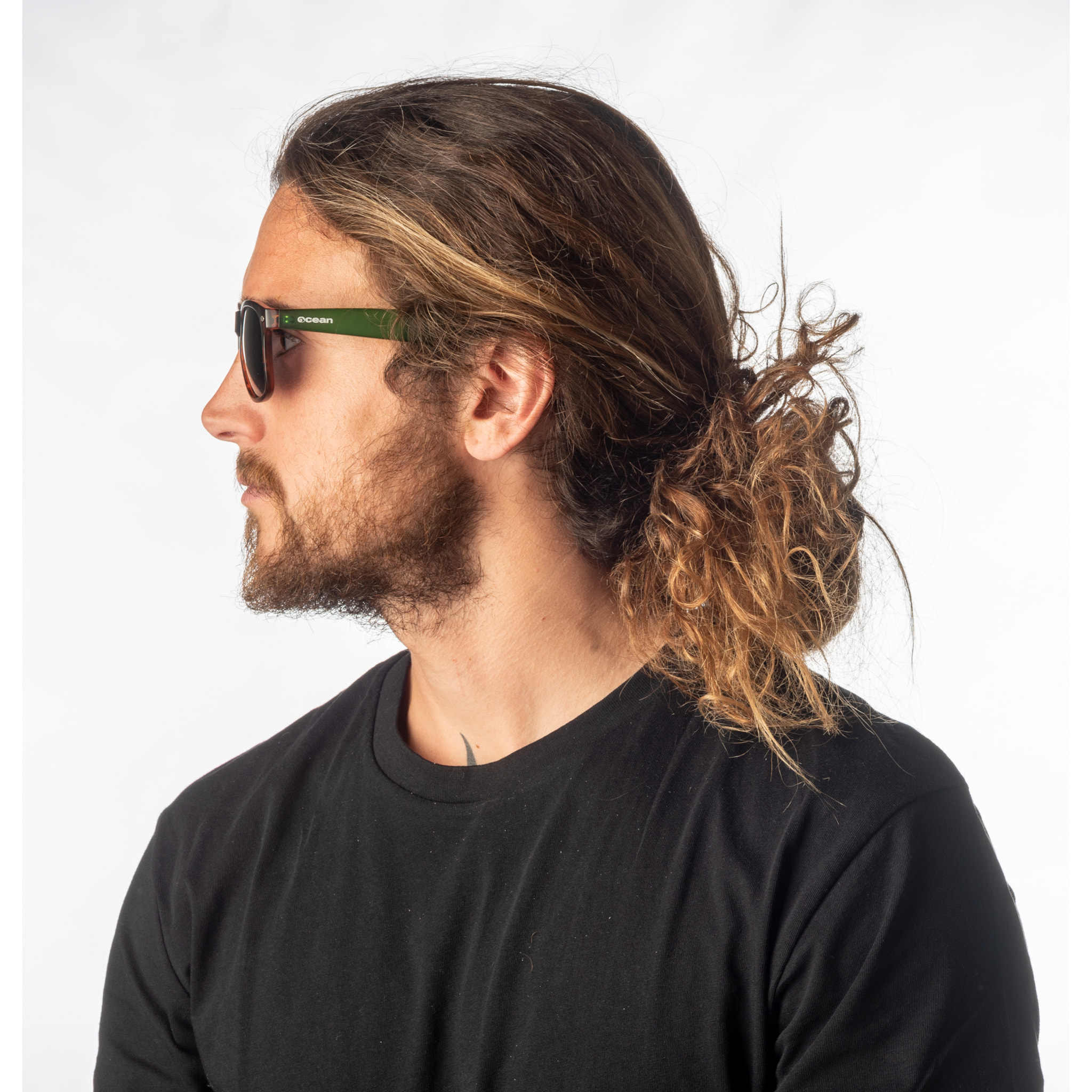 Occhiali da sole OCEAN BEACH WAYFARER - Frente carey e / Ahumada verde mate en el brazo