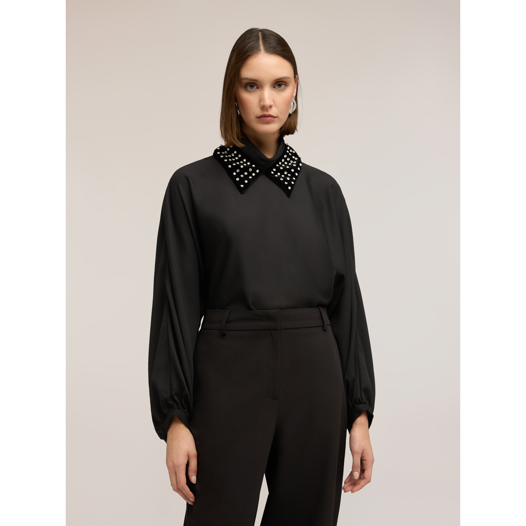 Motivi - Blusa de georgette con cuello bordado - Negro