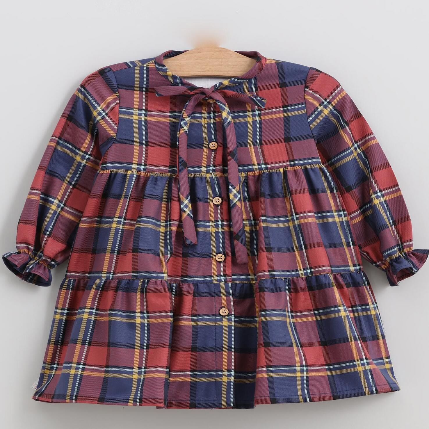 Vestido cortes y lazada cuadros azul y rojo