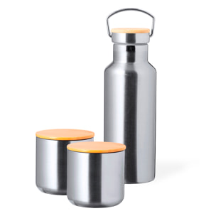 Práctico set de bidón y vasos térmicos en acero inox. Incluye bidón térmico de 500 ml y 2 vasos térmicos de 300ml.