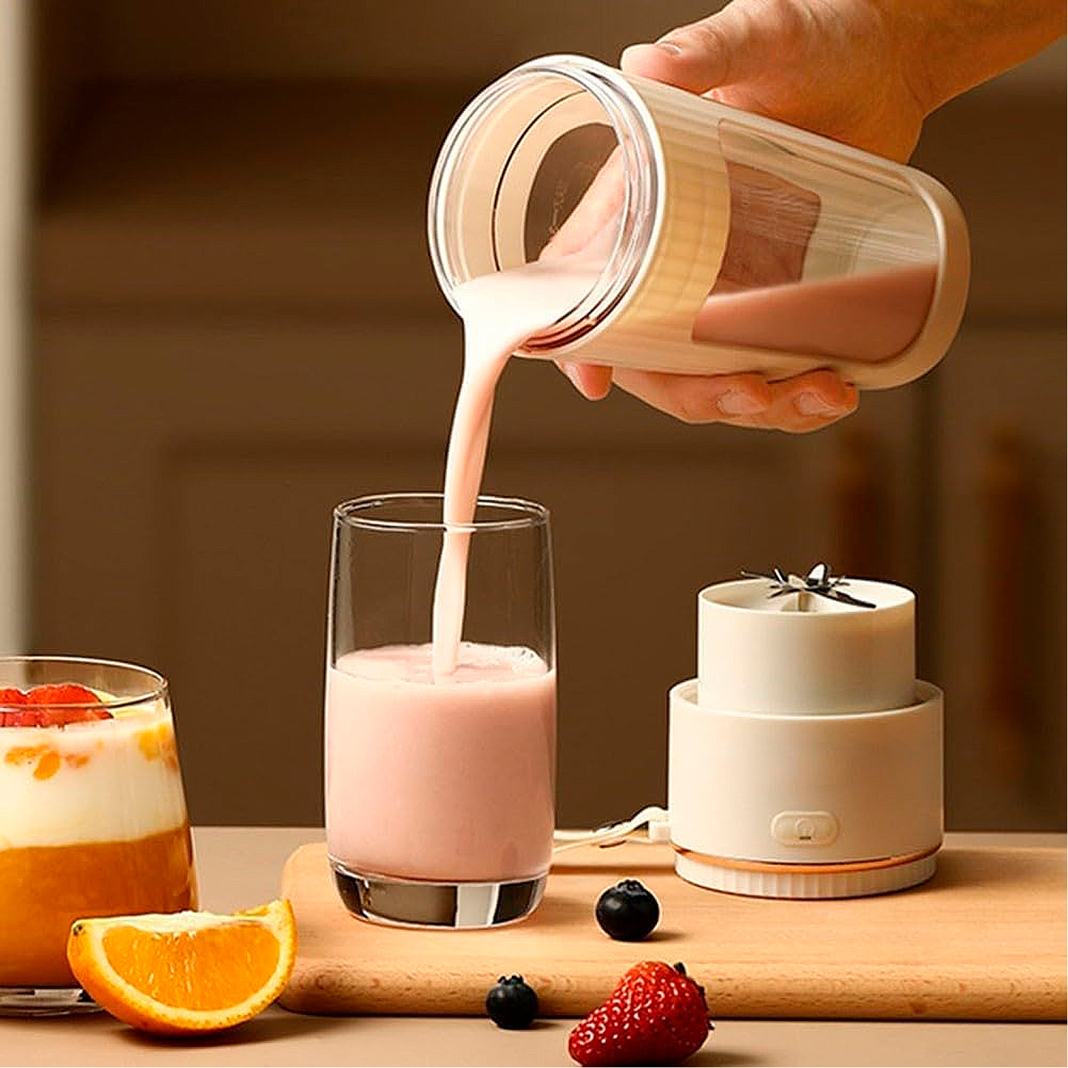 Batidora portátil de 350ml con 10 cuchillas de acero, batería recargable de 3.000mAh, lanyard para transporte y agujero para pajita.