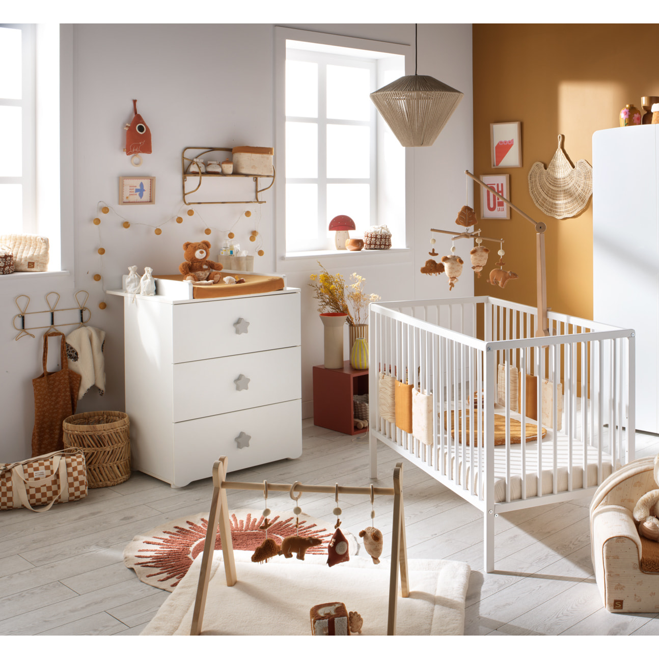 Chambre complète bébé avec lit 120x60cm à barreauxet commode à langer 3 tiroirs