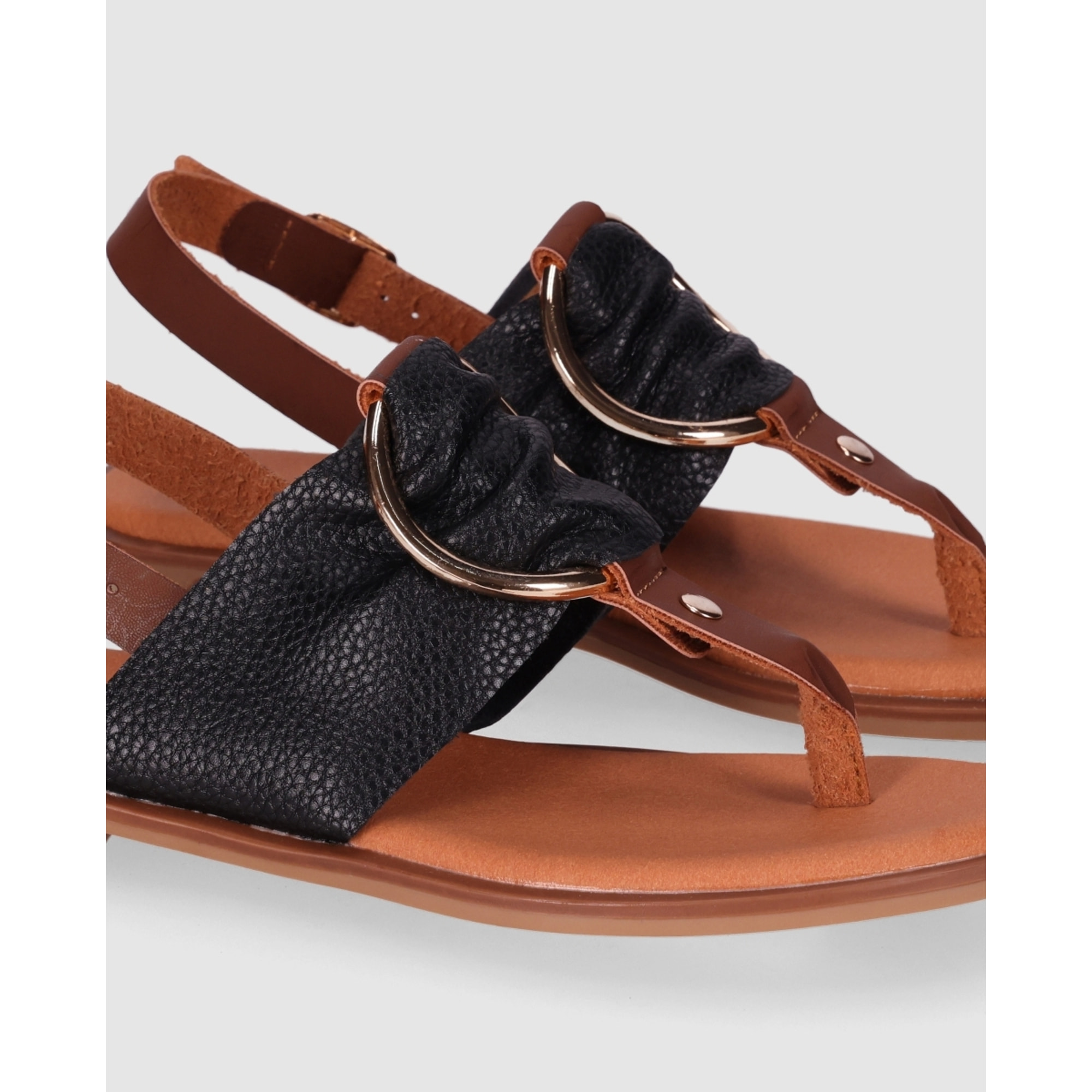 Sandalias de Piel - Negro - Tacón: 1 cm