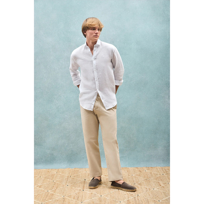 Camicia bianca in lino tinta in capo con monogramma ricamato