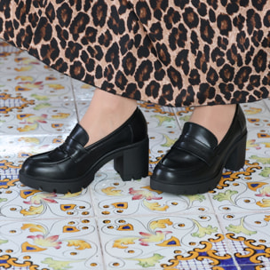 Mocassini in simil pelle con tacco comodo