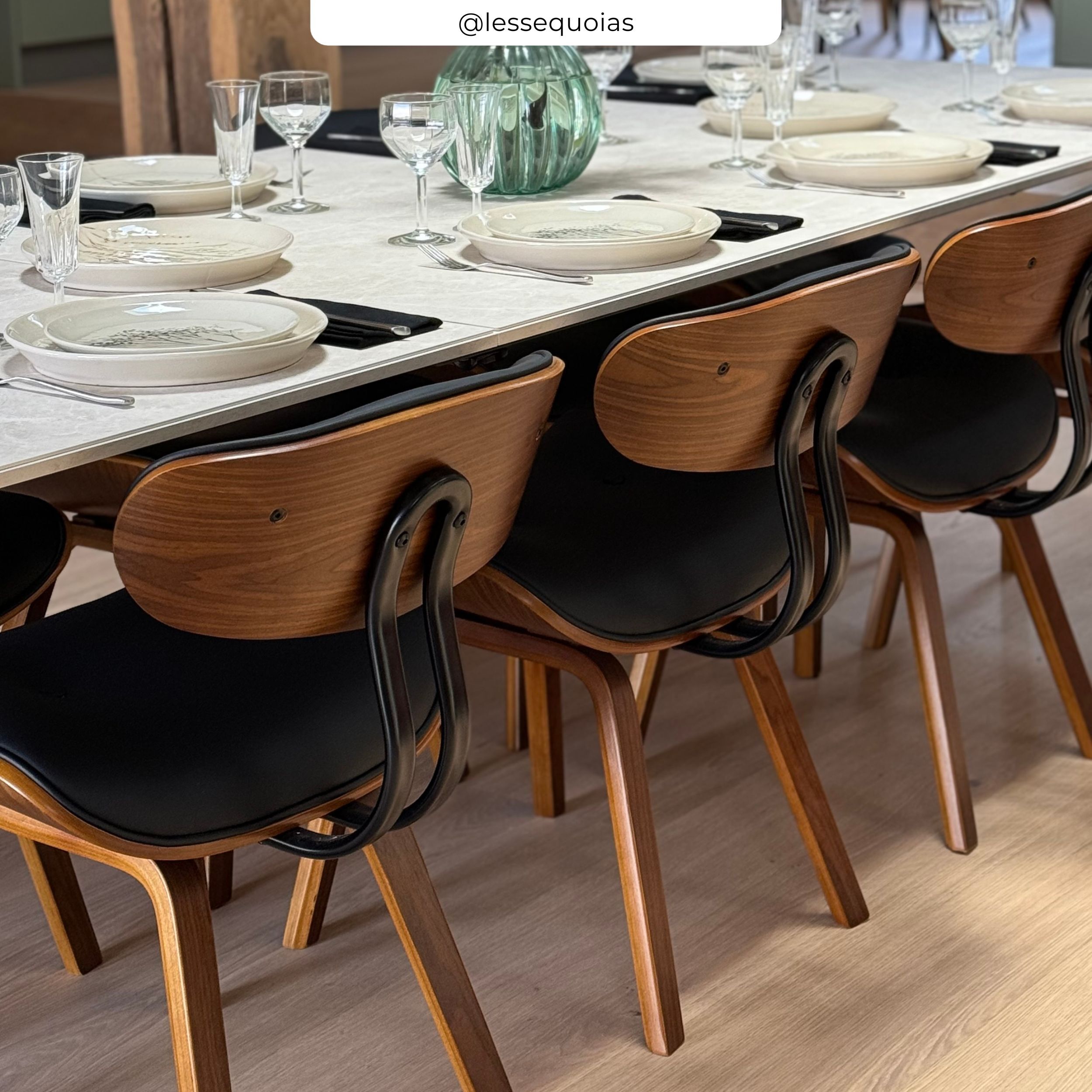 Chaise en PU noir et pieds en bois plié - Pétrus