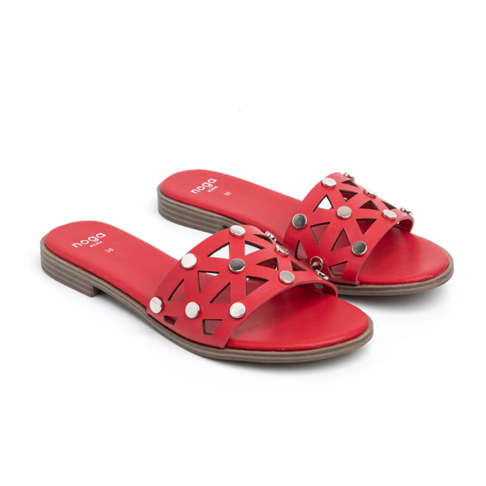 Ciabatta con tomaia intagliata e borchie - ROSSO