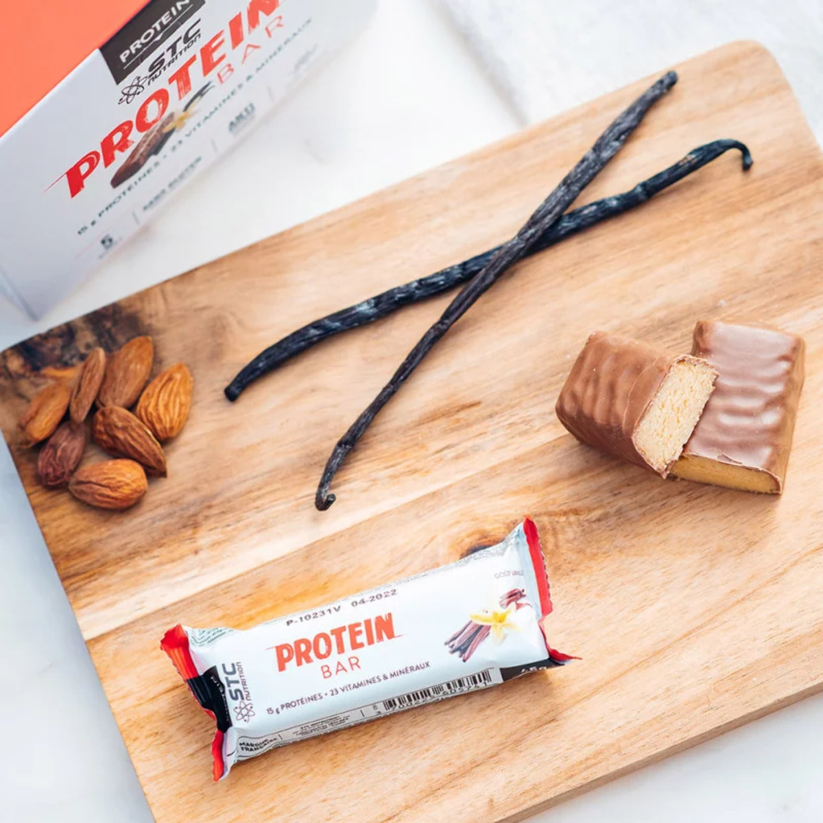 STC NUTRITION - Protein Bar - Barre protéinée enrichie en vitamines & minéraux - Maintien de la masse musculaire - 14g de protéines par barre - Etui de 5 barres - Vanille