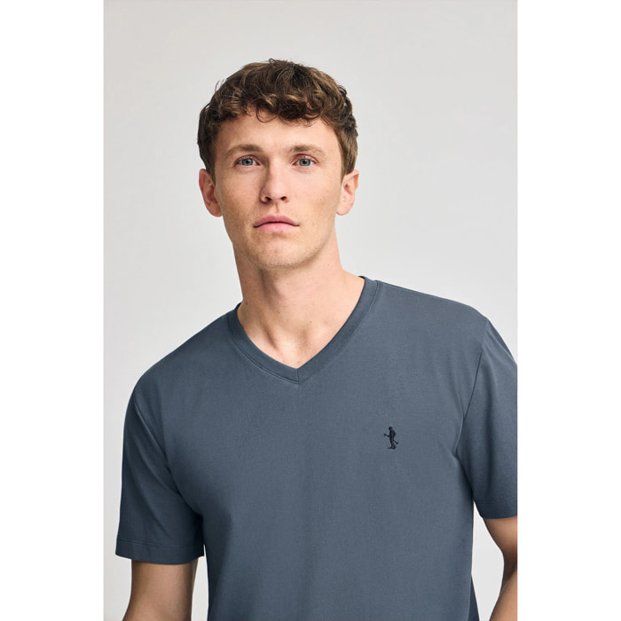 Camiseta azul denim de manga corta y cuello de pico con bordado Rigby Best