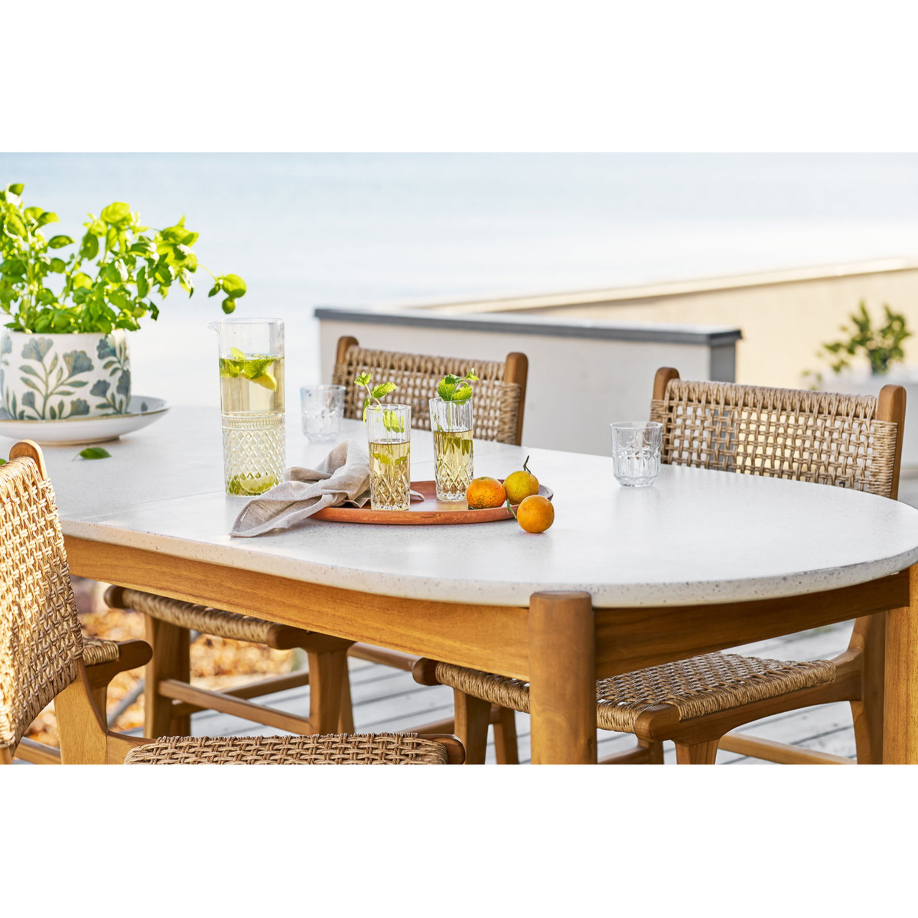 Vassoio decorativo in legno di acacia 39x28 cm — tono miele naturale