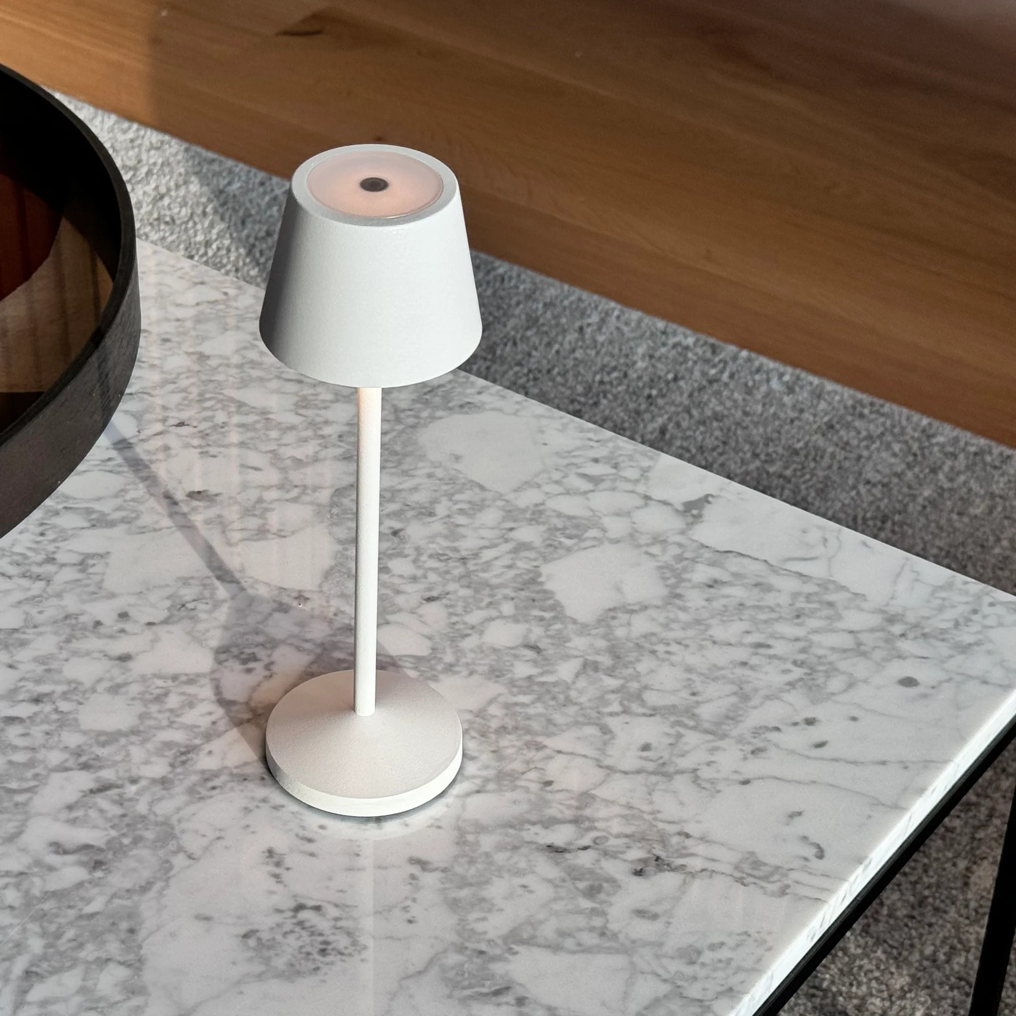 9 Lampe de table EMILY + Socle de charge
