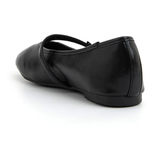 Ballerina classica in vernice con cinturino - NERO