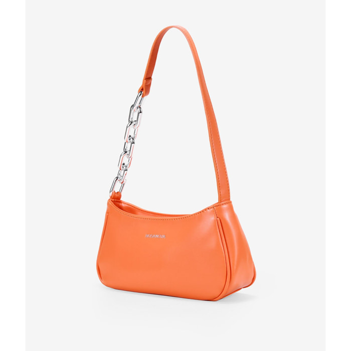 Bolso de hombro naranja con cadena