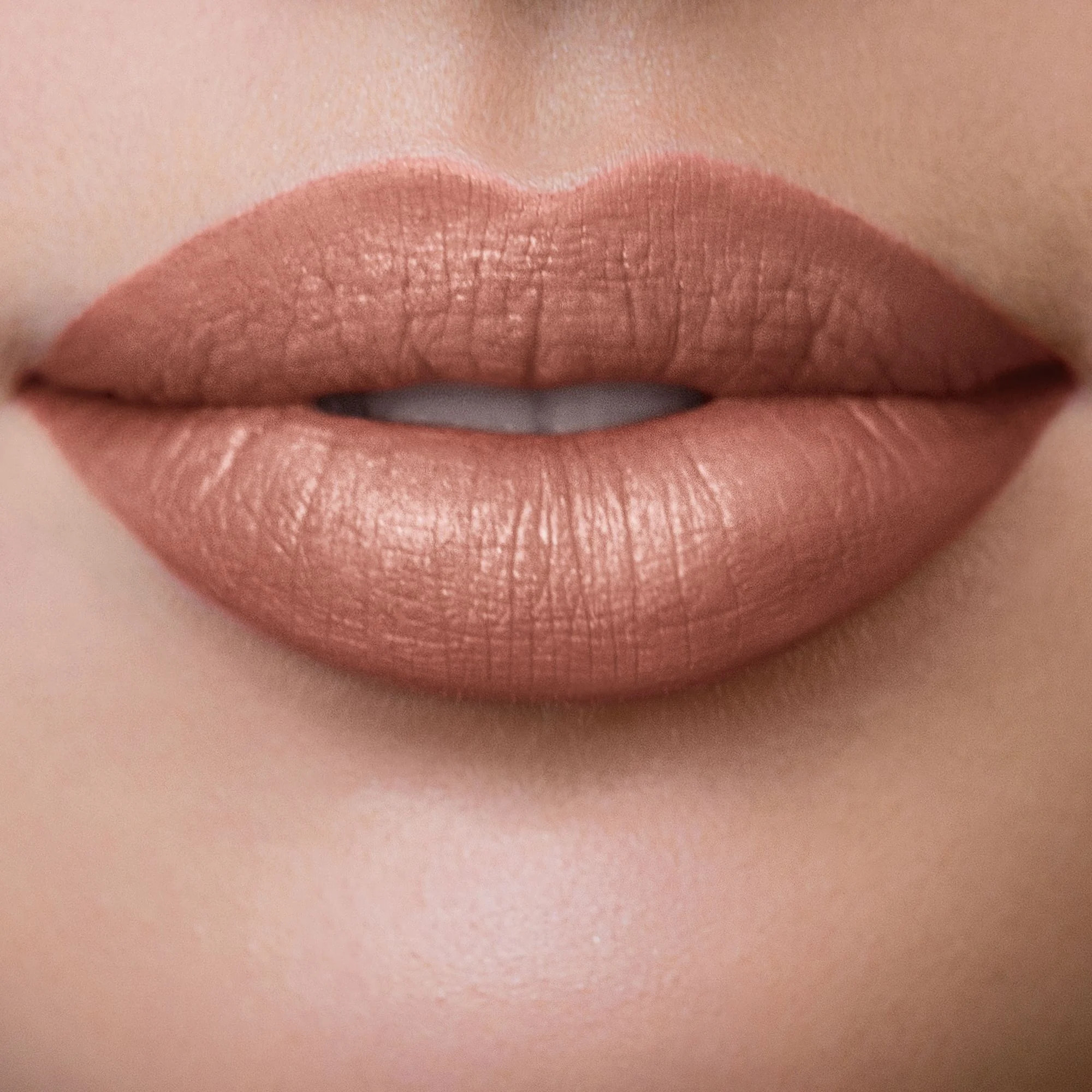 LIP SHOT Rossetto satinato dalla texture leggera ed avvolgente