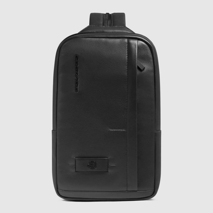 Piquadro Zaino monospalla in pelle porta iPad® con sistema di sicurezza antifurto e protezione RFID