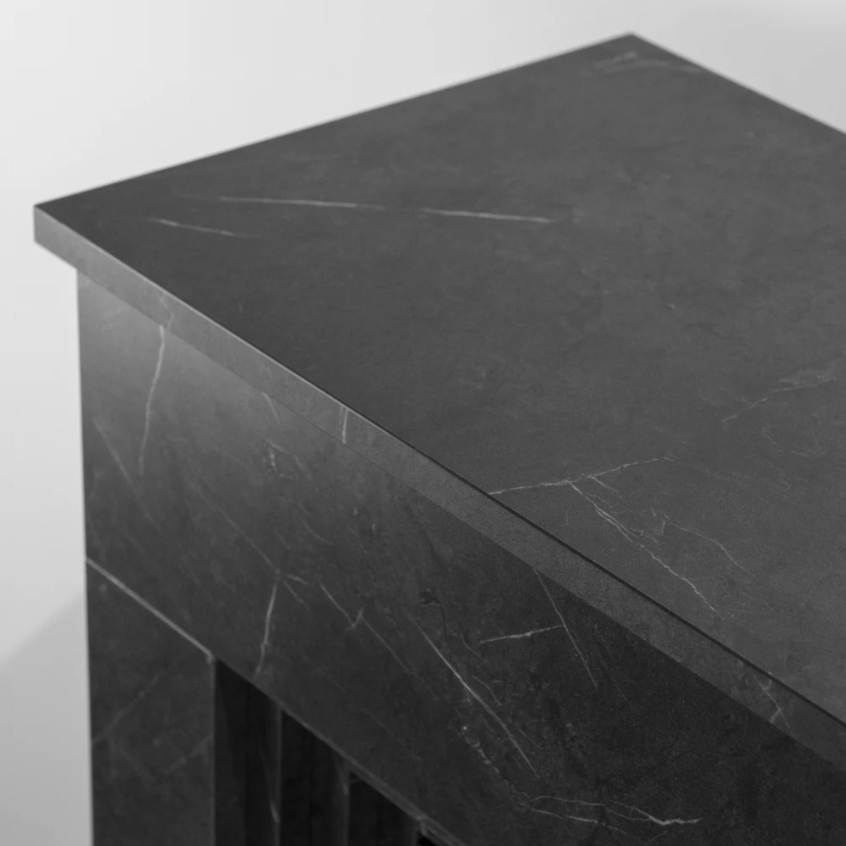 Bellini - Camino Elettrico Da Terra con Effetto Fiamma 96x96x35 cm in Legno Effetto Marmo Nero