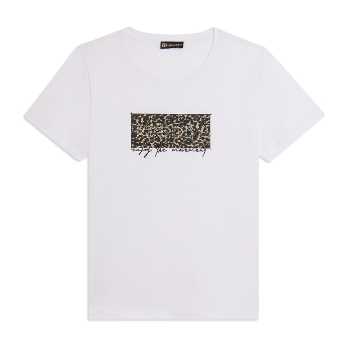 T-shirt con stampa leopardata decorata da borchie e logo