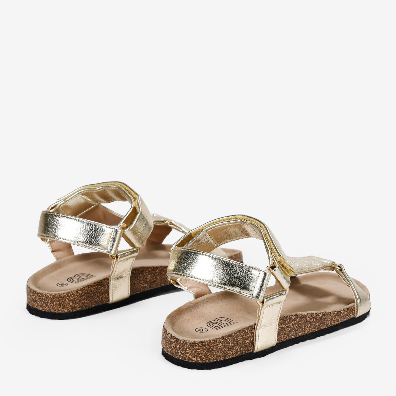 Sandalias deportivas doradas con velcro