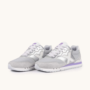 Zapatilla Retro Running Plateada con Detalles Lavanda y Gris MUNICH DASH WMN 279