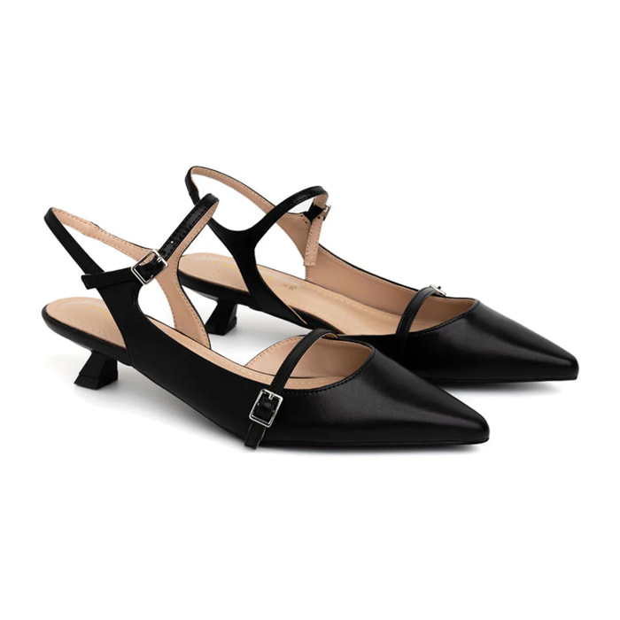 Decolleté con cinturino e tacco kitten - NERO