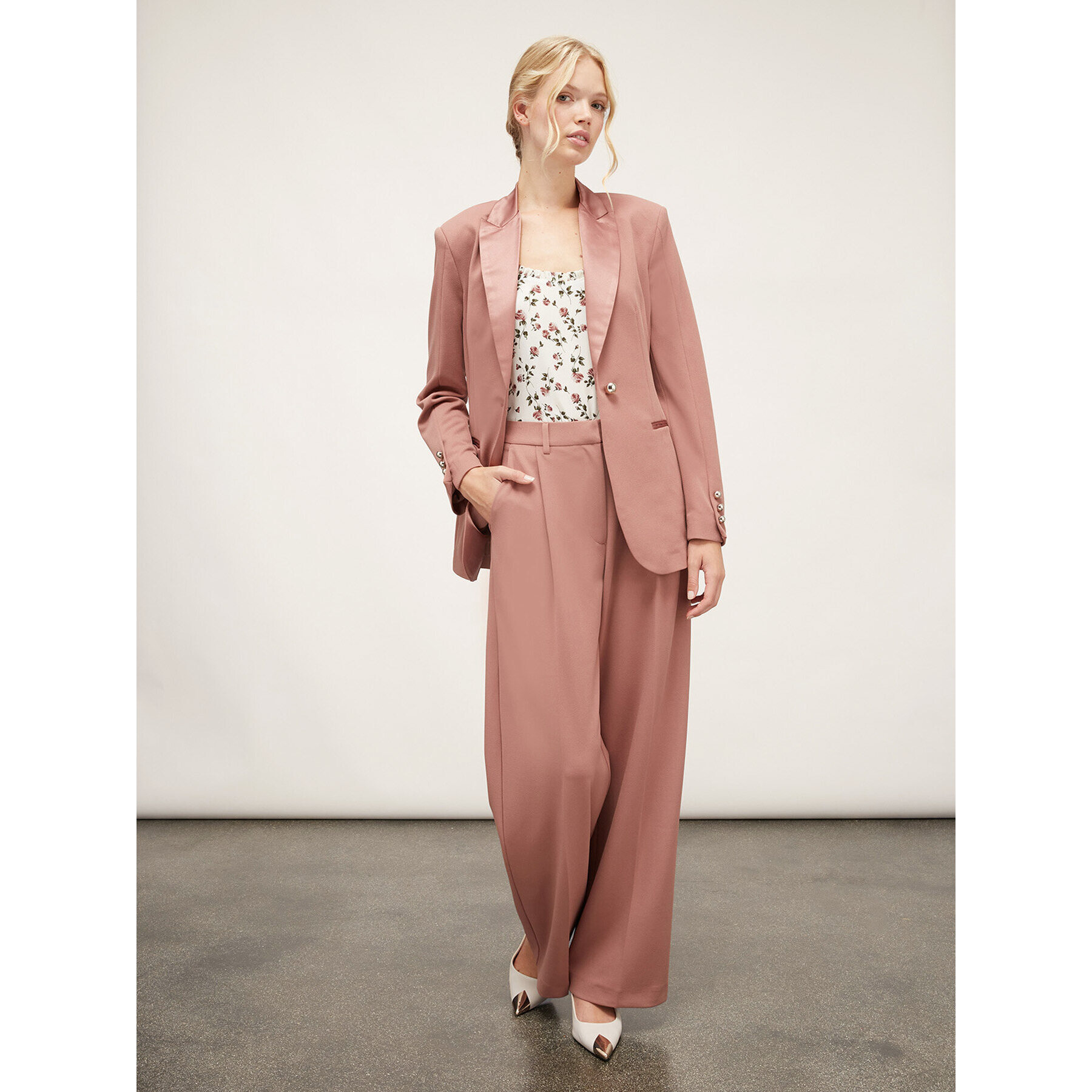 Motivi - Chaqueta con botonadura simple y aplicaciones de raso - Rosa