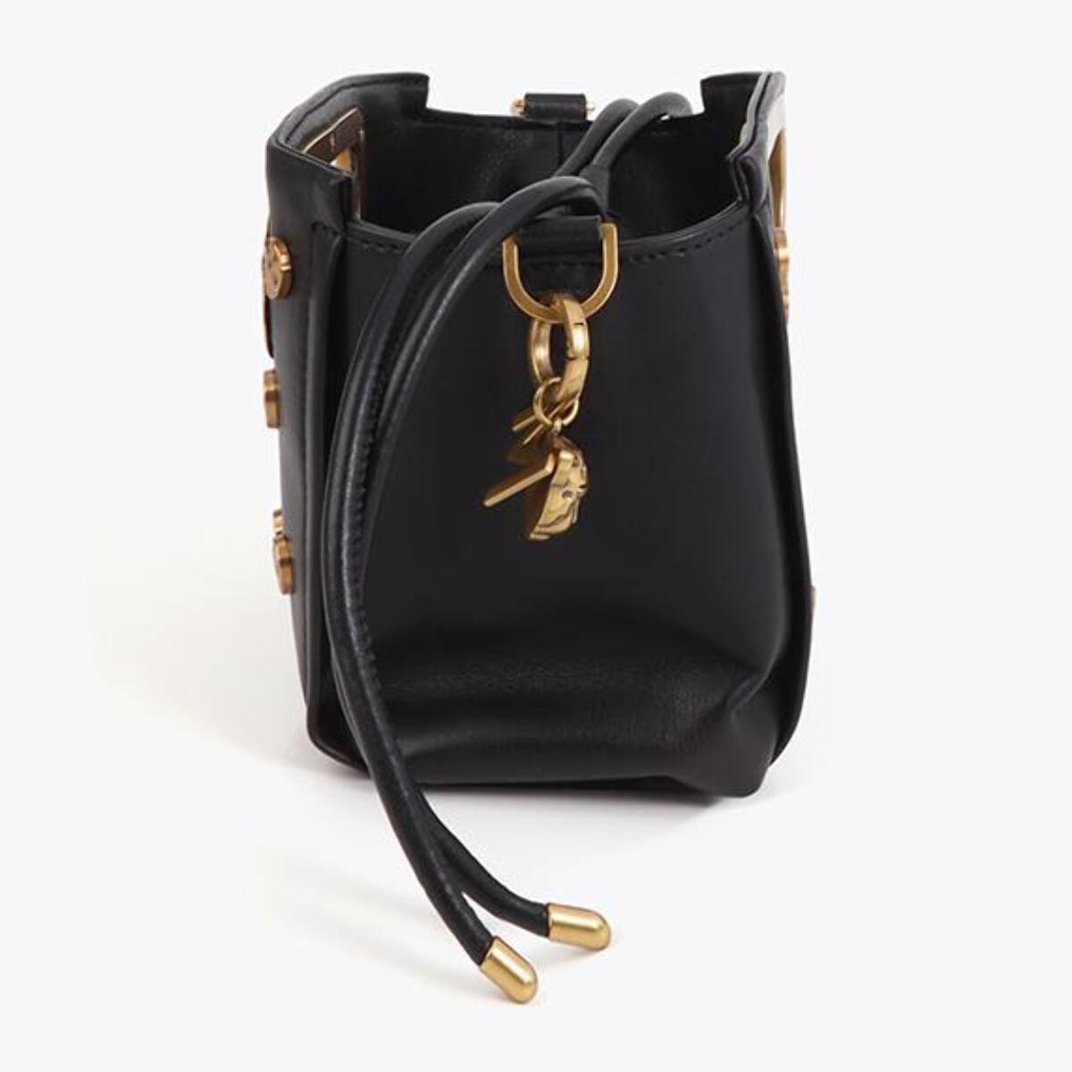 Borsa a tracolla con borchie testurizzate