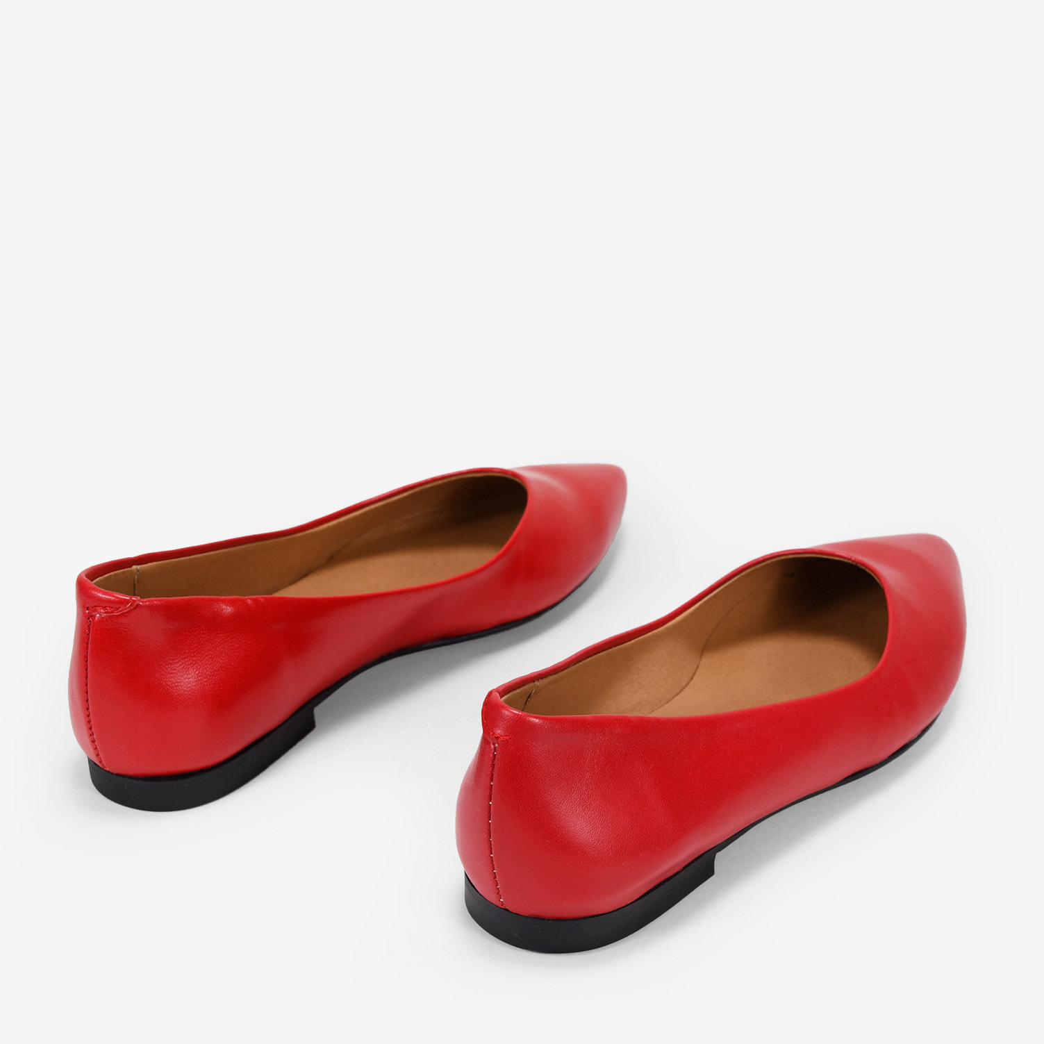 Bailarinas planas rojas en piel