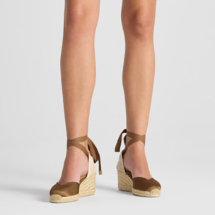 Alpargata Chiara cuña de yute en raso con cintas y escote en V