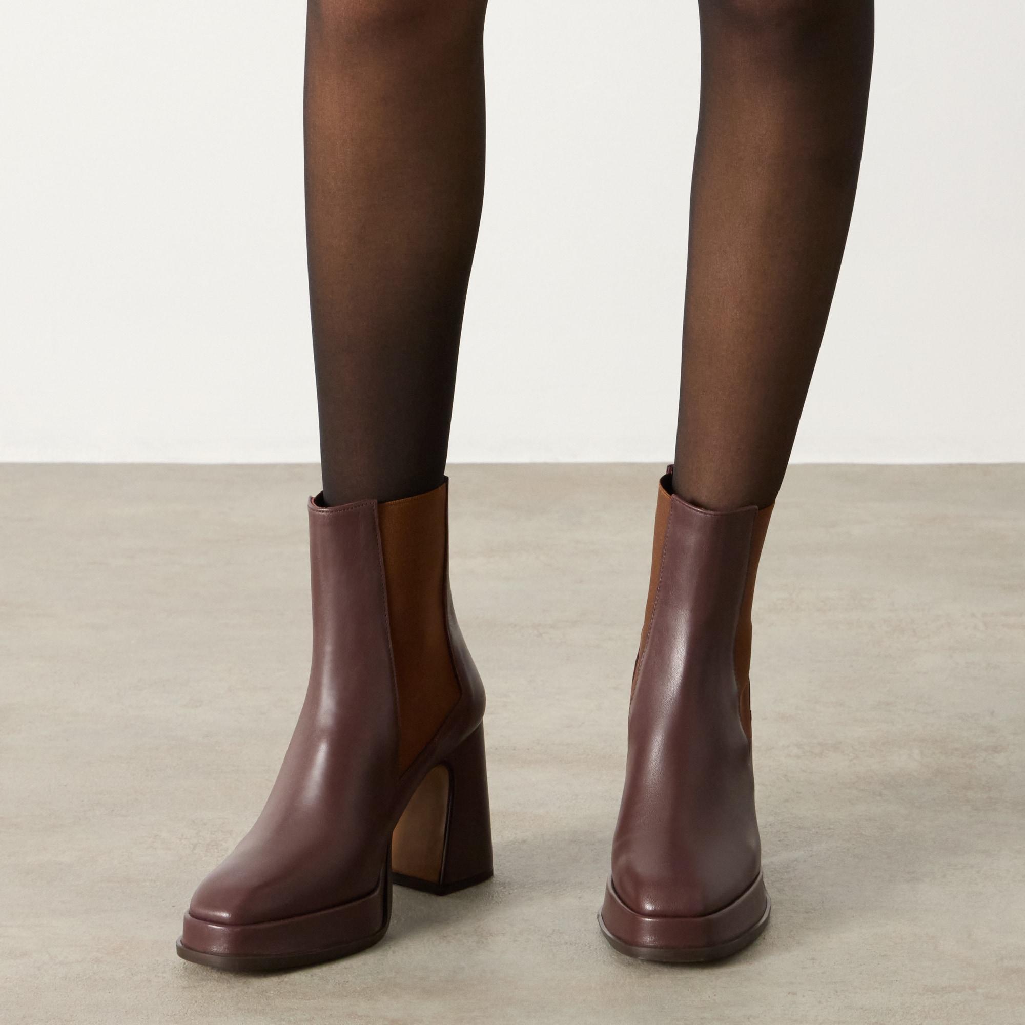 Botín de tacón Bimba en napa con cierre elástico