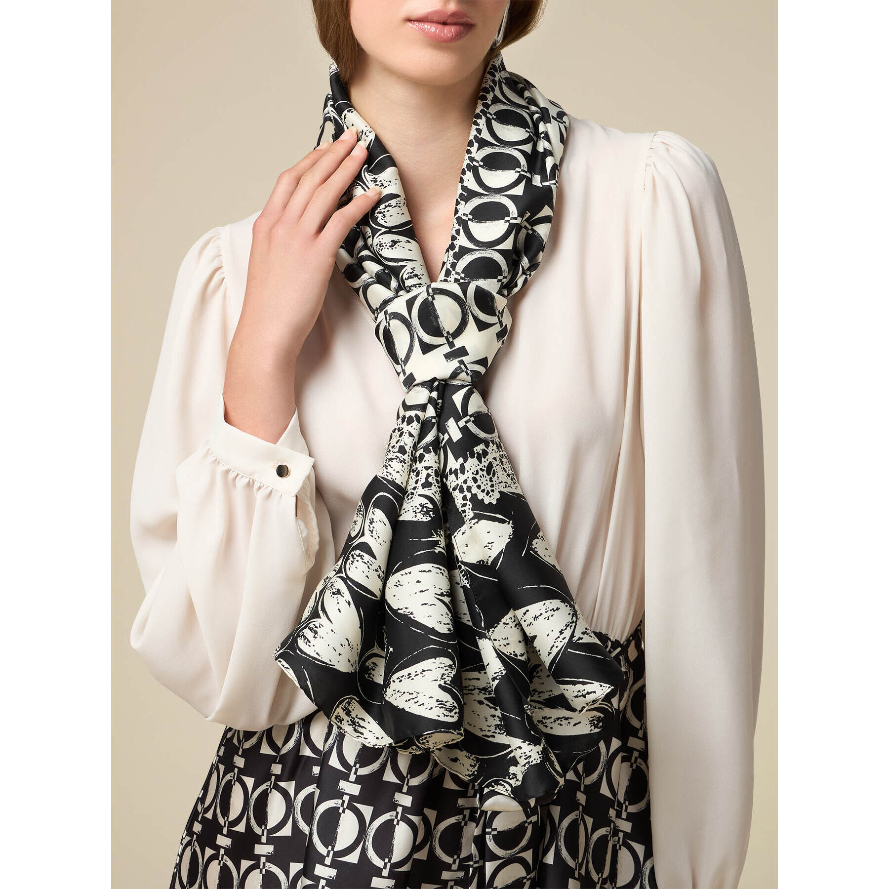 Oltre - Patterned scarf - Negro