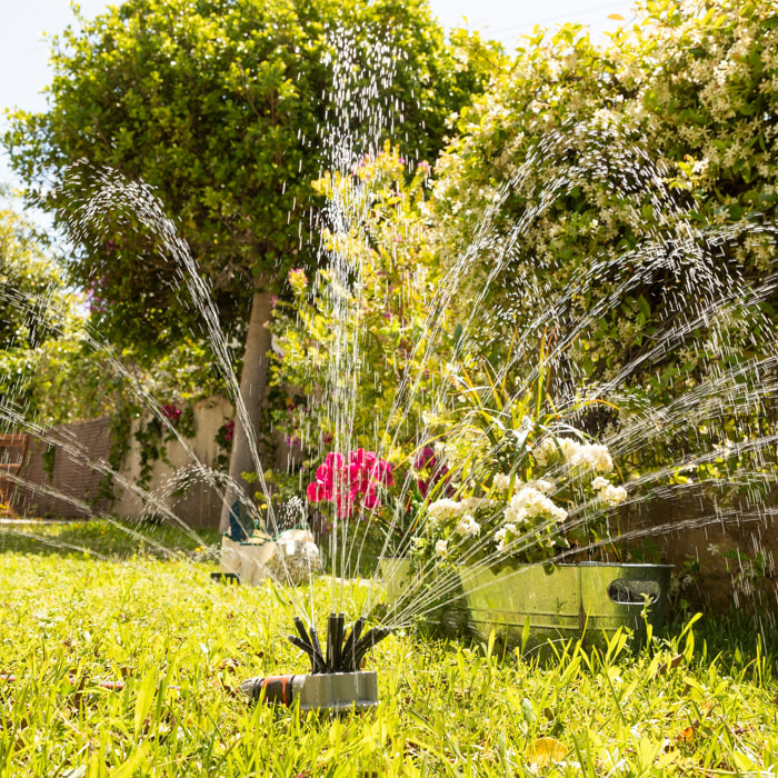 Spruzzatore per irrigazione 360º per giardino Klerdden - grigio e nero - 9x22x9 cm