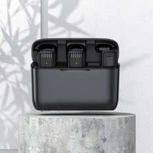 Microfono wireless portatile con clip J13. Include 2 microfoni e 1 ricevitore. Per smartphone, fotocamere e laptop. Connessione USB-C + Lightning.