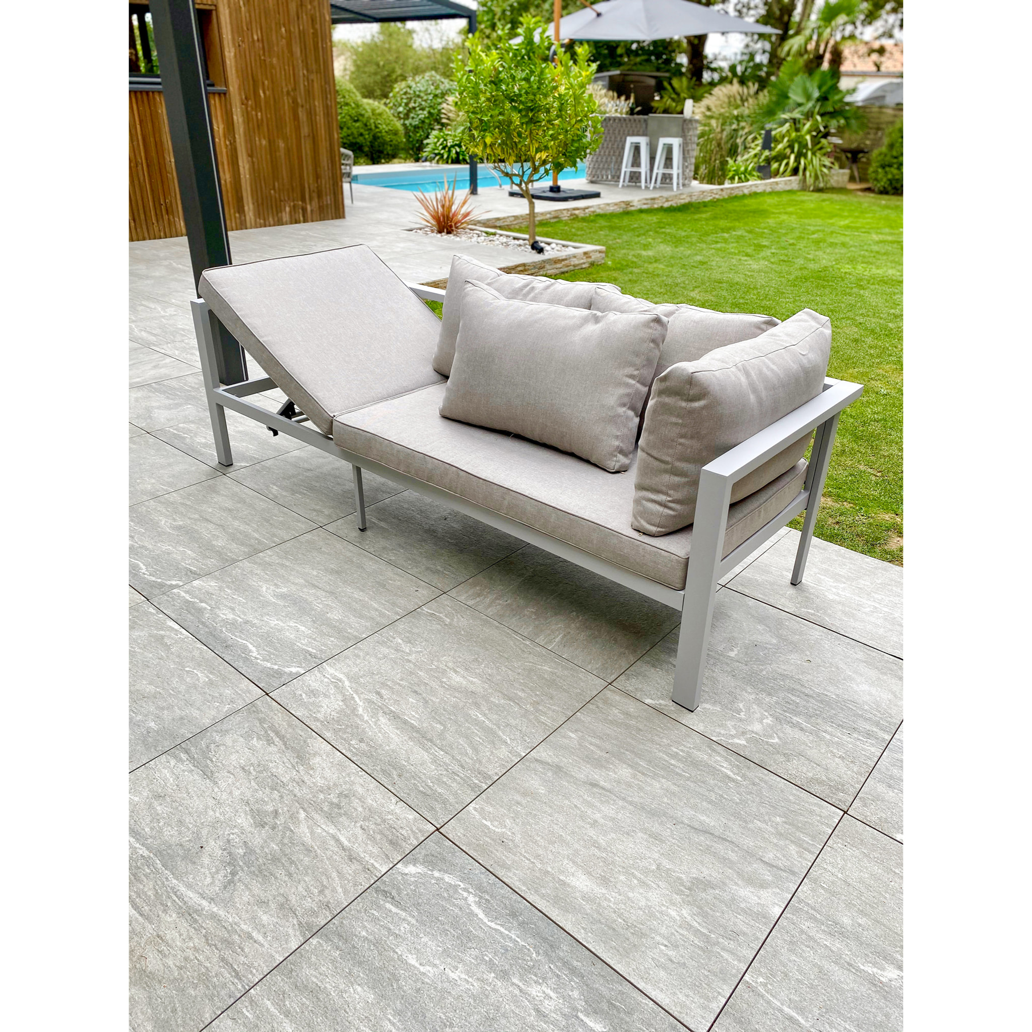 ANTALYA - Ensemble repas de jardin 9 places en aluminium gris
