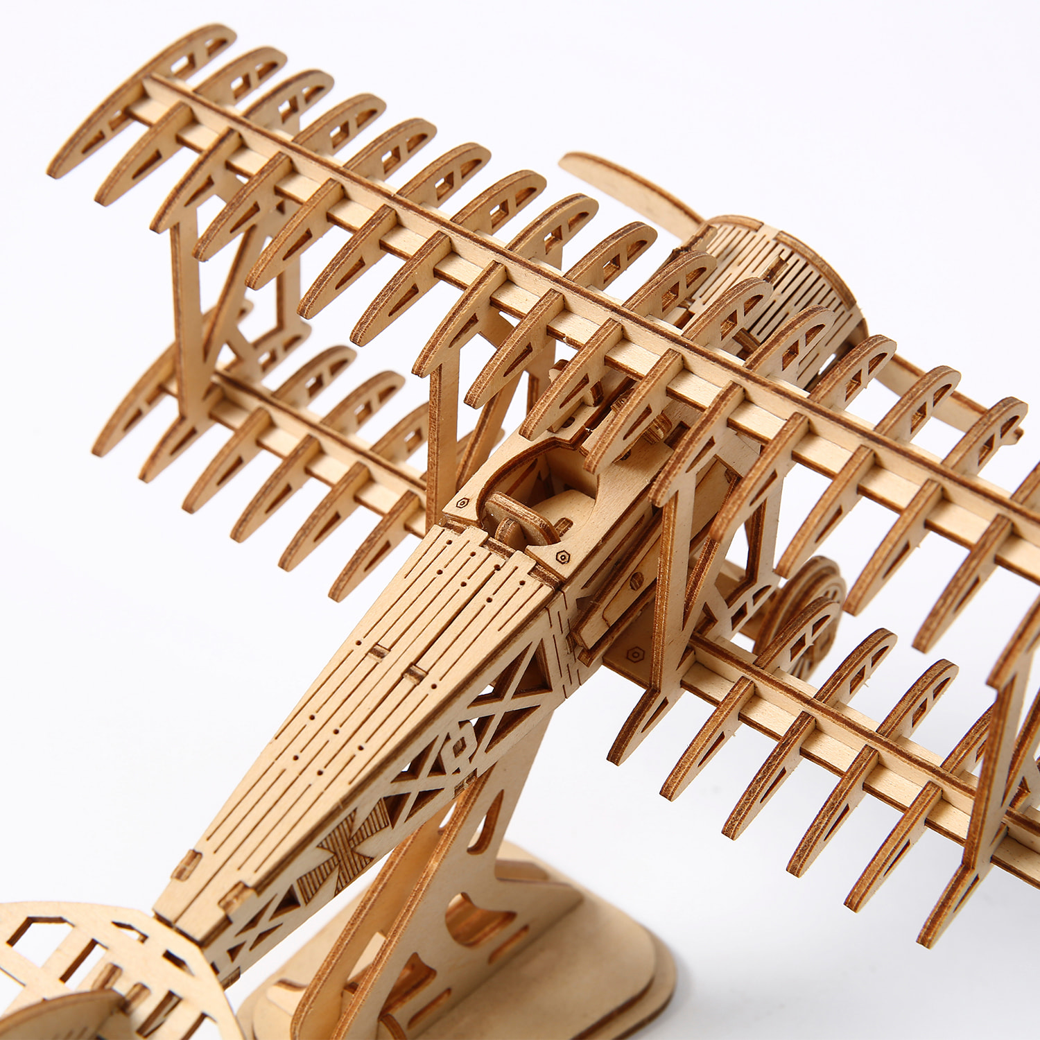 Maqueta de Madera 3D, diseño de Avioneta con movimiento mecánico. 105 piezas.