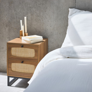 Table de chevet en décor bois et cannage avec pieds et poignées en métal noir