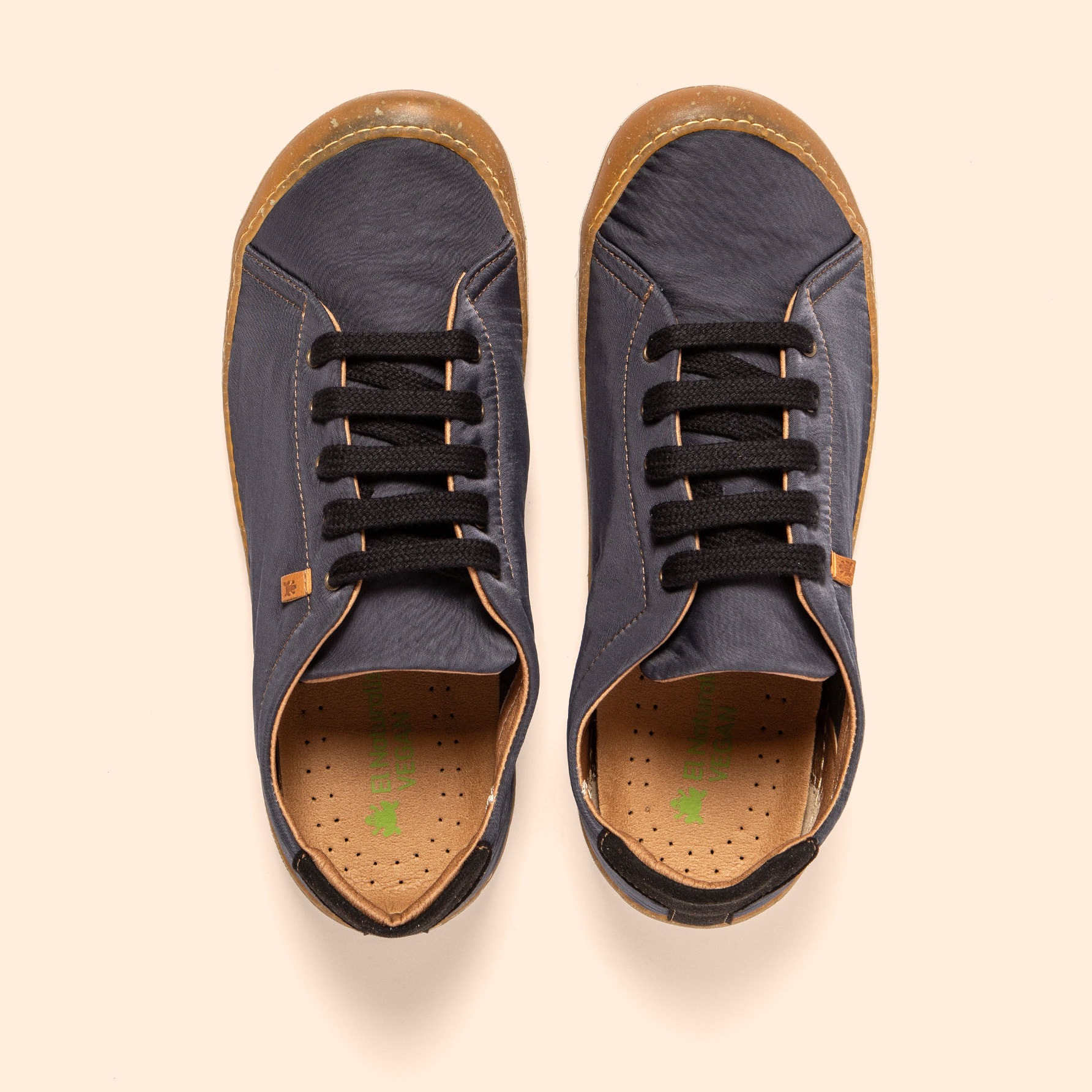 Zapatos N5767A WASHED NYLON BLACK/PAWIKAN color Black